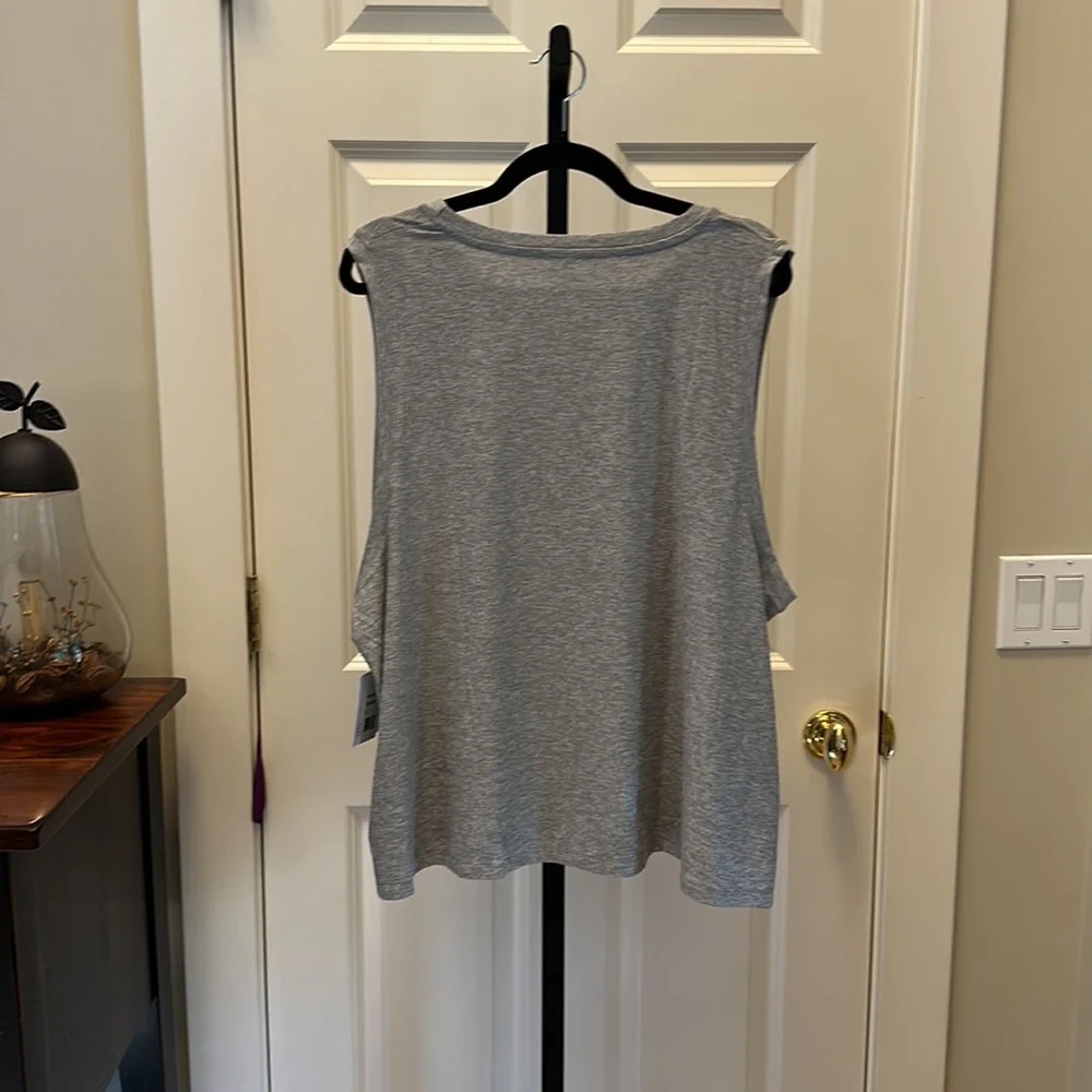 Beyond Yoga Featherweight Balanced Muscle Tank - Picture 5 of 9